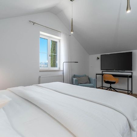 New Villa Ani! Traditional And Luxurious 4-Bedroom Villa With Heated Pool And Sea Views Postira Eksteriør billede