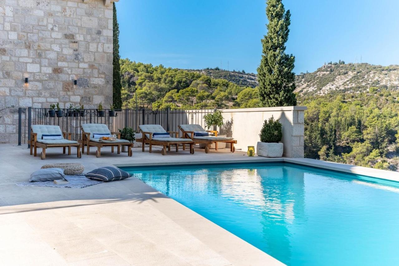 New Villa Ani! Traditional And Luxurious 4-Bedroom Villa With Heated Pool And Sea Views Postira Eksteriør billede