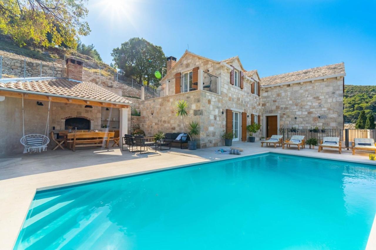 New Villa Ani! Traditional And Luxurious 4-Bedroom Villa With Heated Pool And Sea Views Postira Eksteriør billede