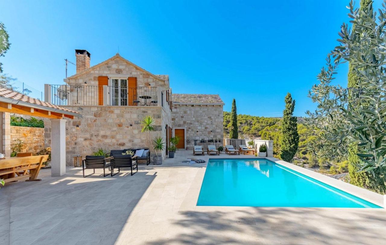 New Villa Ani! Traditional And Luxurious 4-Bedroom Villa With Heated Pool And Sea Views Postira Eksteriør billede