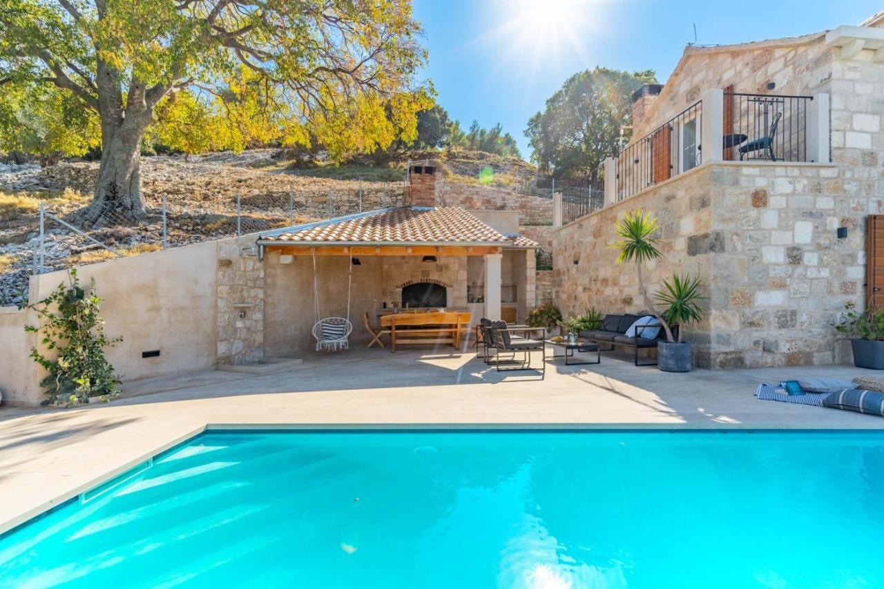 New Villa Ani! Traditional And Luxurious 4-Bedroom Villa With Heated Pool And Sea Views Postira Eksteriør billede