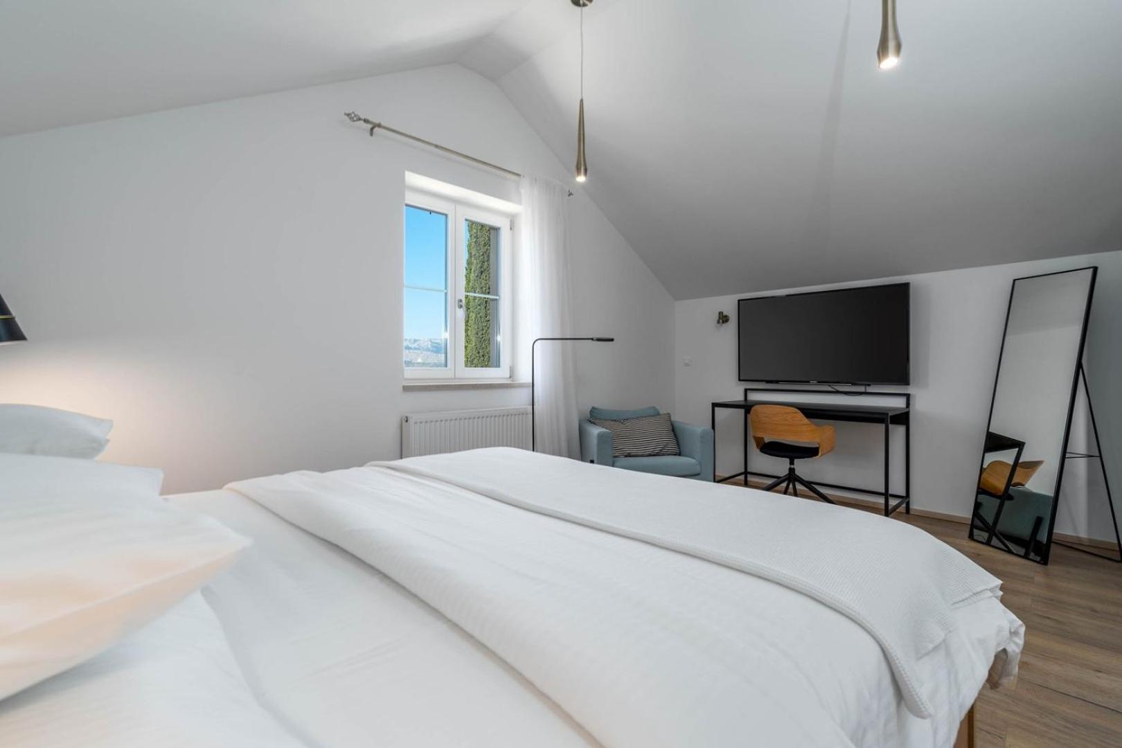 New Villa Ani! Traditional And Luxurious 4-Bedroom Villa With Heated Pool And Sea Views Postira Eksteriør billede