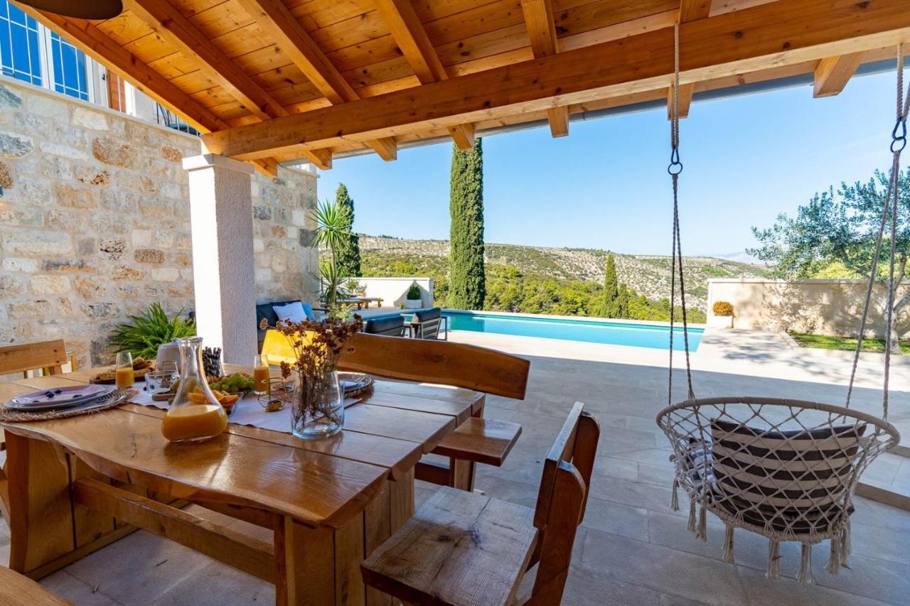 New Villa Ani! Traditional And Luxurious 4-Bedroom Villa With Heated Pool And Sea Views Postira Eksteriør billede