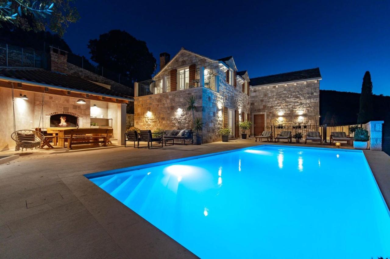 New Villa Ani! Traditional And Luxurious 4-Bedroom Villa With Heated Pool And Sea Views Postira Eksteriør billede