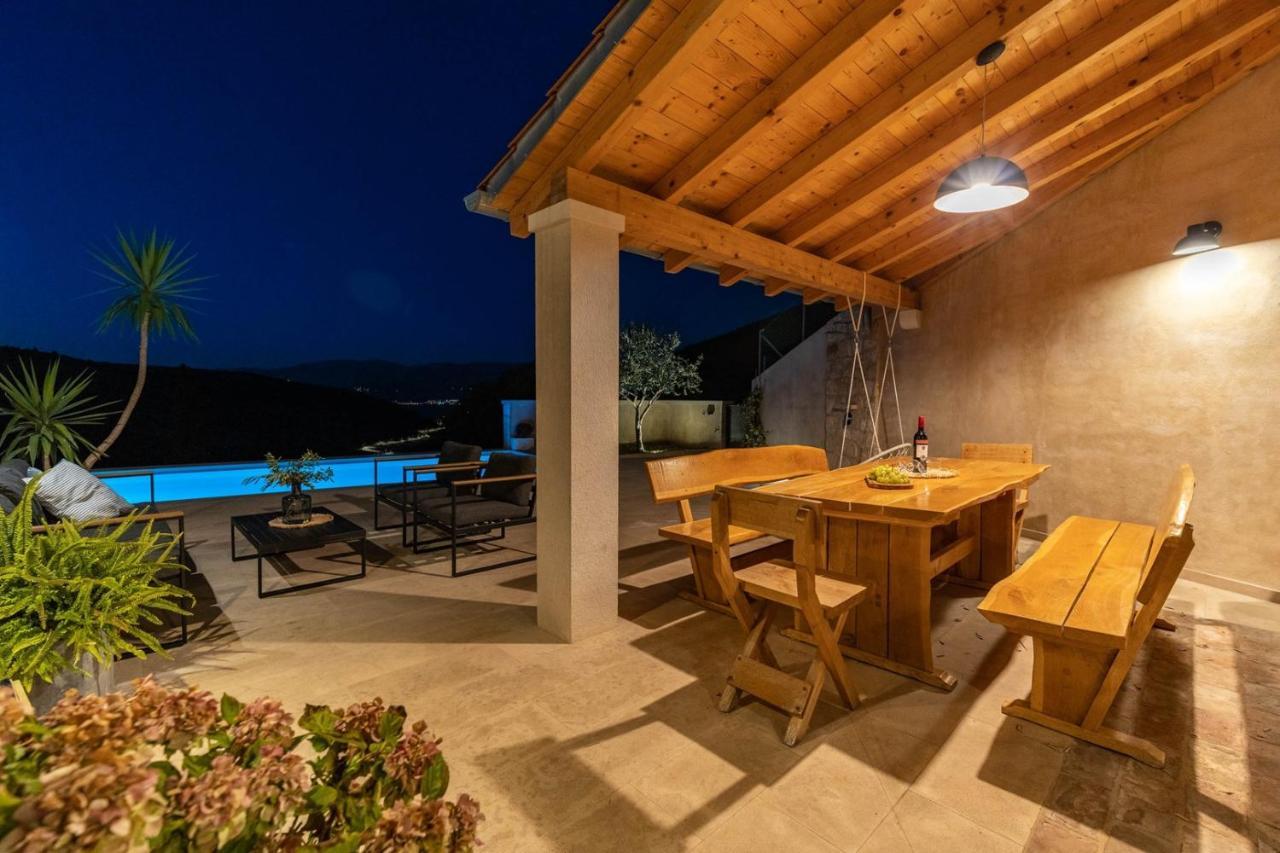 New Villa Ani! Traditional And Luxurious 4-Bedroom Villa With Heated Pool And Sea Views Postira Eksteriør billede