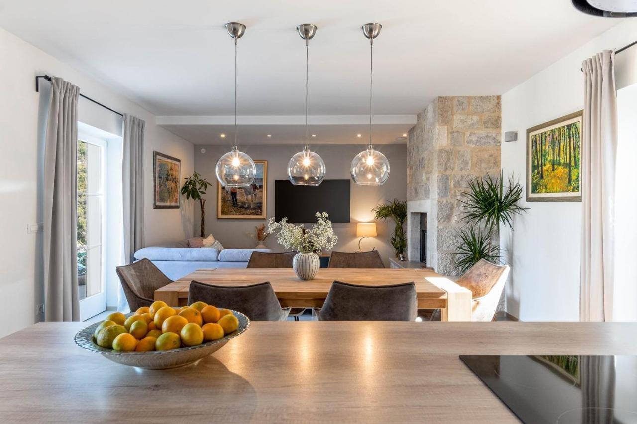 New Villa Ani! Traditional And Luxurious 4-Bedroom Villa With Heated Pool And Sea Views Postira Eksteriør billede