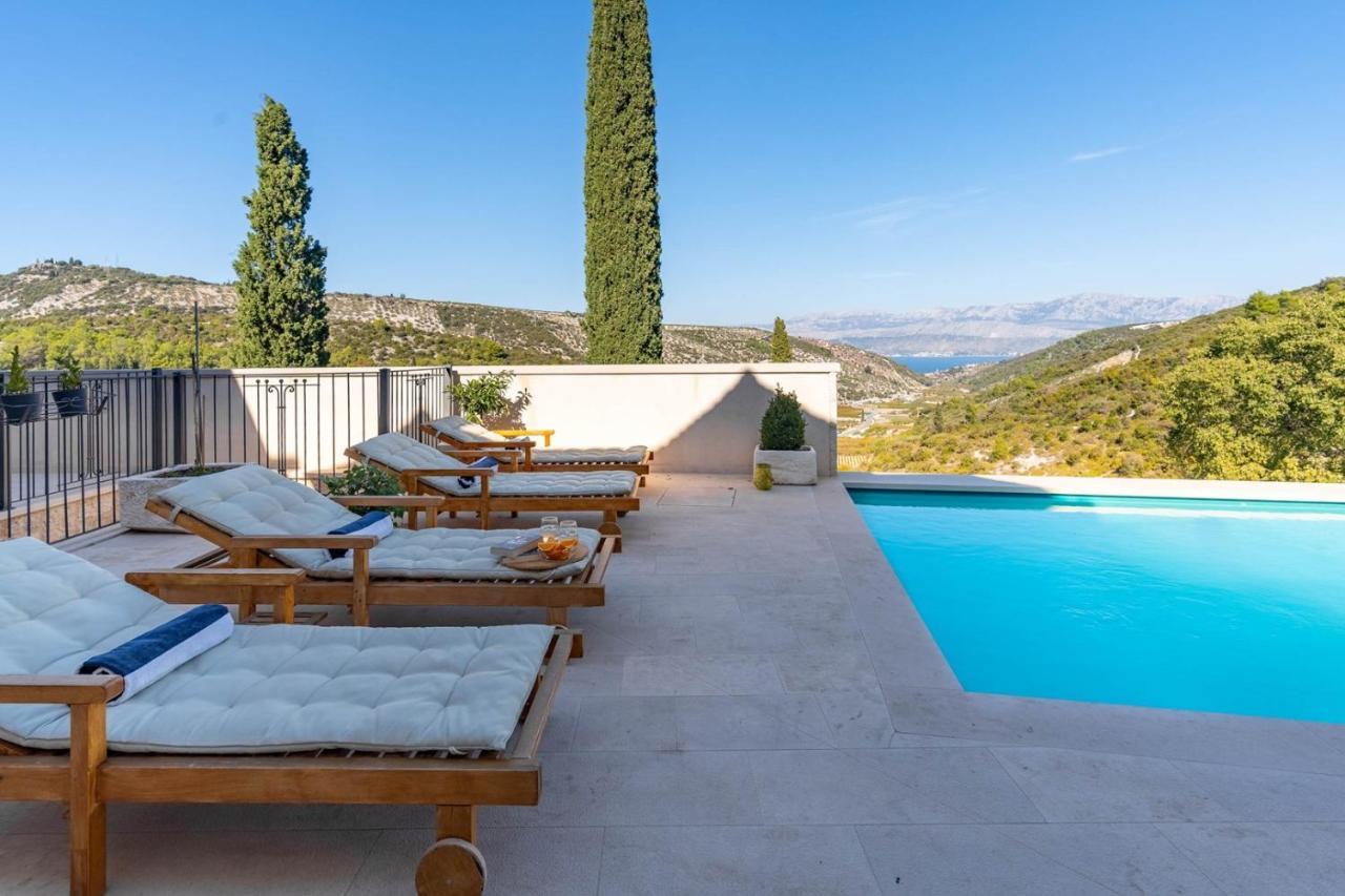 New Villa Ani! Traditional And Luxurious 4-Bedroom Villa With Heated Pool And Sea Views Postira Eksteriør billede